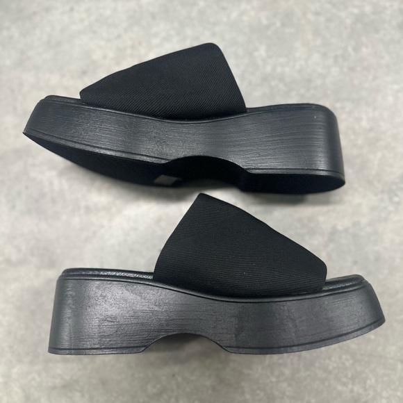 🆕 NWT Women’s Black Wide Fit Platform Slip-On Sandals | Wide Toe Band - Picture 4 of 8